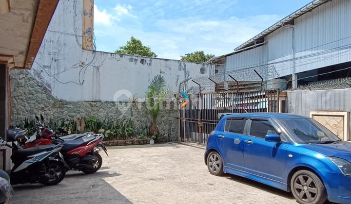 Well-Maintained Classic House Near School in Langsep Klojen Malang 2