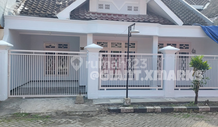 Well-Maintained House Ready to Occupy in the City Center at BMW Sulfat Well-Maintained House Ready to Occupy in the City Center at BMW Sulfat