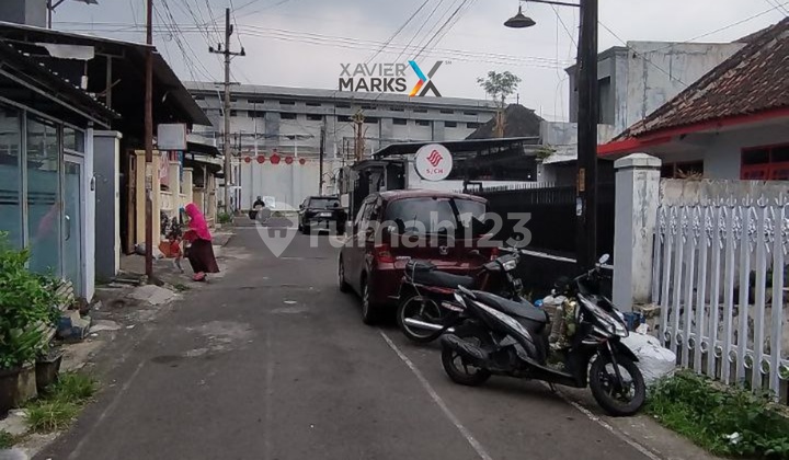 Strategic House Near Souvenir Center in Sanan Blimbing 2