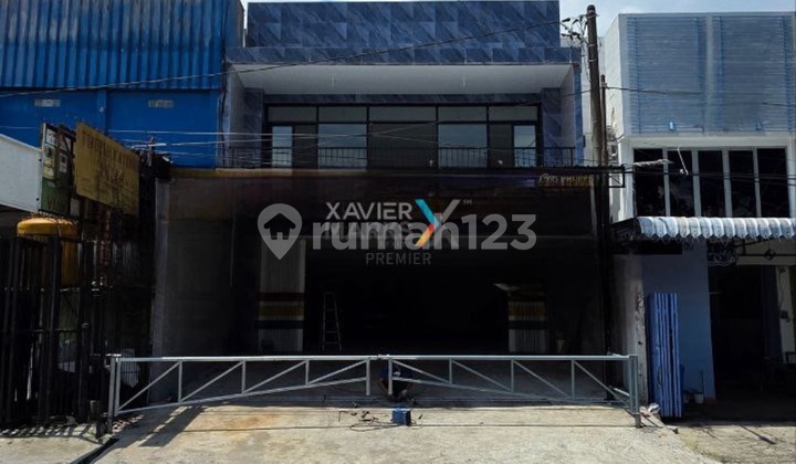New 3-Storey Business Space on Letjen S Parman Road Axis, Malang New 3-Storey Business Space on Letjen S Parman Road Axis, Malang