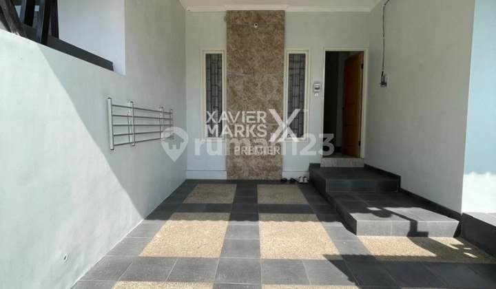 Rumah Modern Plus Kolam Renang Di Pandanwangi Sulfat  2