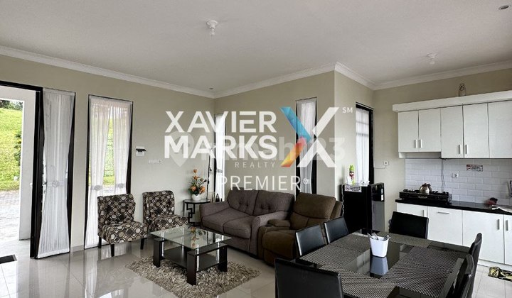 Modern Villa House with Swimming Pool & Rooftop in Panderman Batu