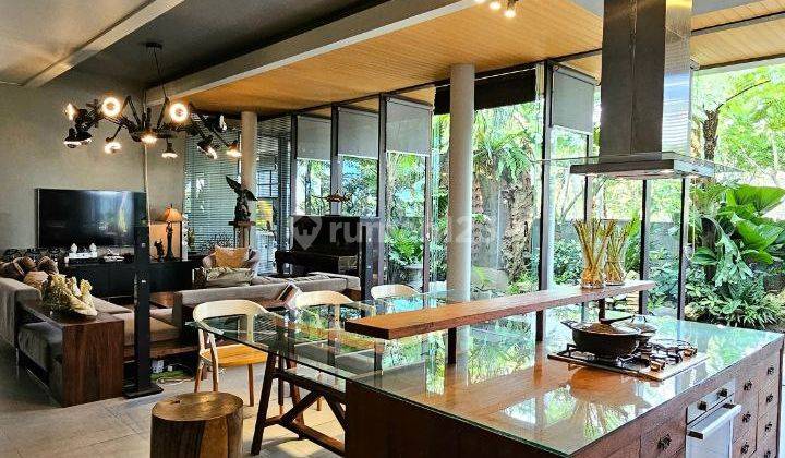 Rumah Mewah Tropical Modern Bagus Furnished di Veteran, Klojen 2