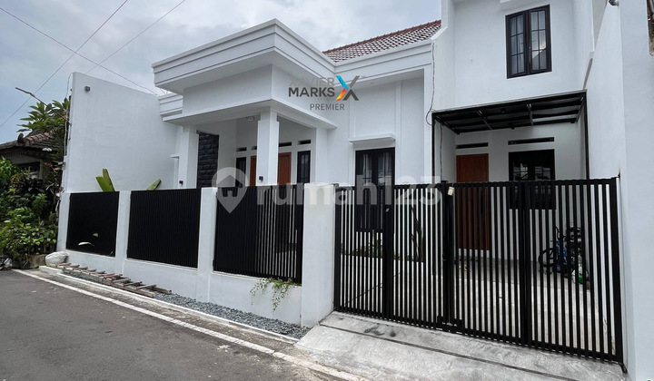 New Premium Quality Modern House in the City Center of Blimbing, Malang