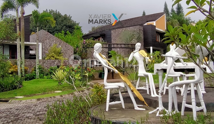 Strategic Active Villa In Batu Malang Flower Club Resort