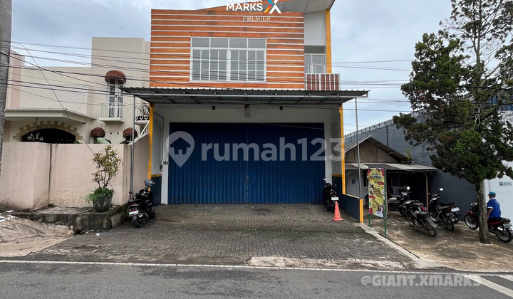 Strategic Warehouse on Jembar Cemorokandang Road Near Toll Exit