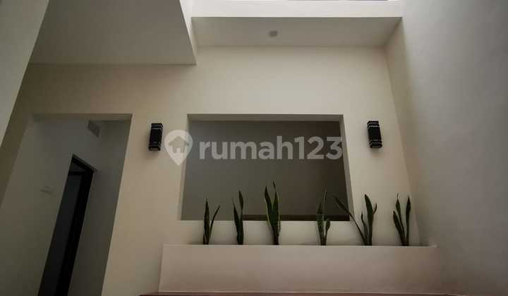 RUMAH PANORAMIC ROOM WITH ROOFTOP DEKAT BRAWIJAYA DI IKAN IKAN LOWOKWARU MALANG