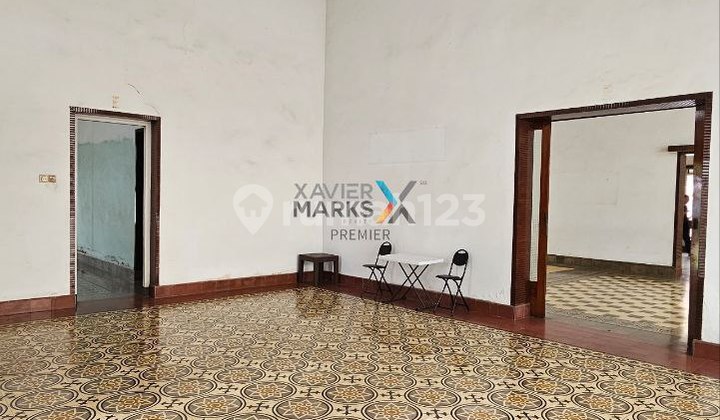 Well-Maintained Vintage House in the Premium Downtown Area of Klojen, Malang 2