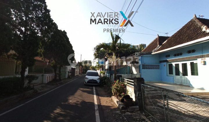 Classic House Near Hospital and School in Klojen Islands, Malang 2