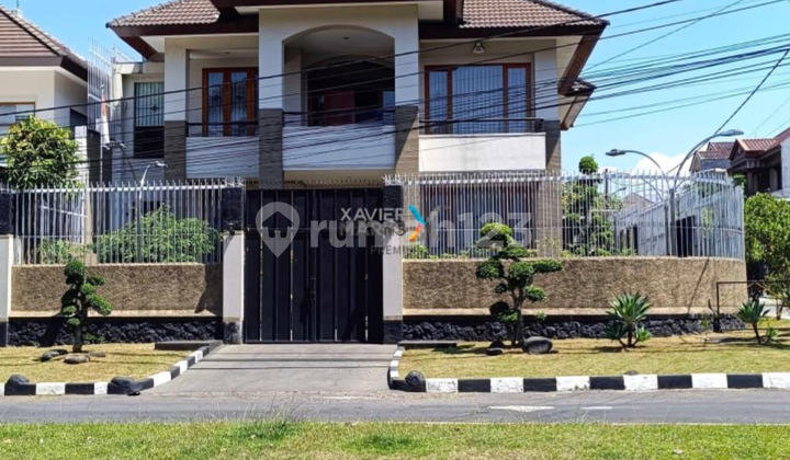 Well-Maintained 2-Story Luxury House on Dieng Boulevard, Malang