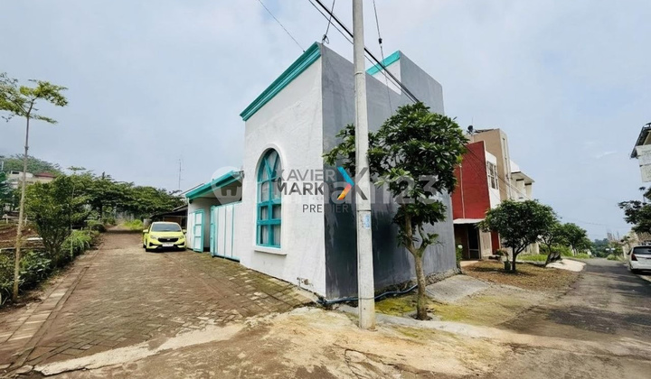 Rumah Villa Plus Private Pool Full Furnished di Batu Malang