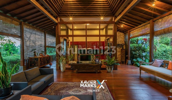 Exclusive Modern Tropical Javanese Villa in Bulukerto, Batu, Malang