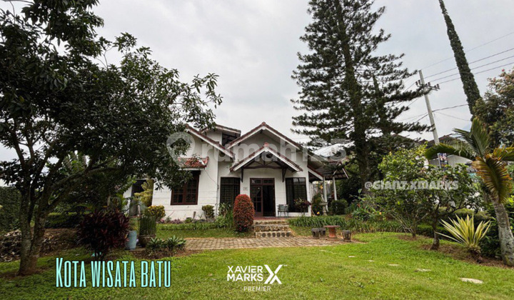 Villa Asri Taman Luas Dekat Museum Angkut Batu Malang