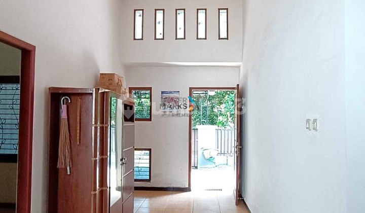 Well-Maintained Minimalist House in Araya Golf, Malang 2