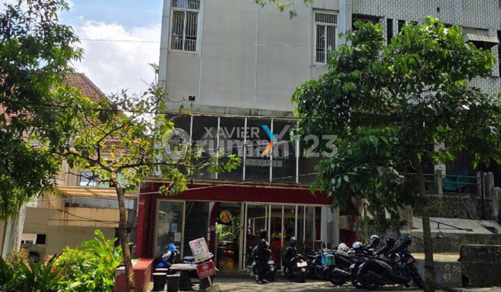 Hostel Aktif 56 Bed Strategis di Kayutangan Heritage Malang