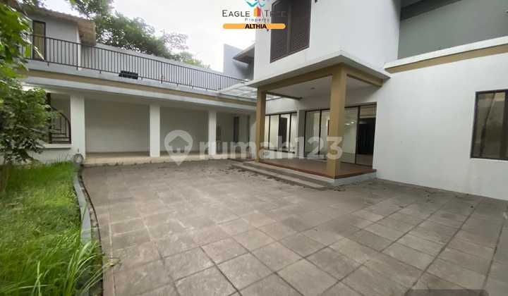 Disewakan Rumah Mewah Bagus Terawat Lingkungan Nyaman di De Park