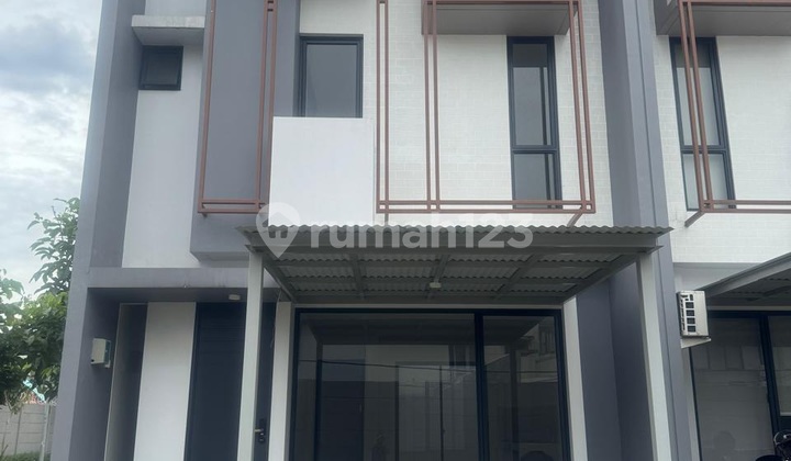 For Rent: 2-Story House, Ready to Occupy, in a Cluster at the Center of BSD. For Rent: 2-Story House, Ready to Occupy, in a Cluster at the Center of BSD.