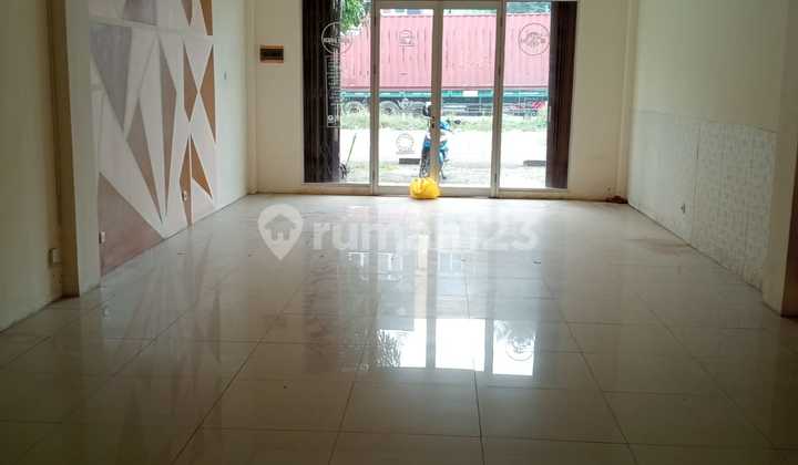 For Rent 3-Story Shop House, Suitable for Business, Strategic Location in BSD.