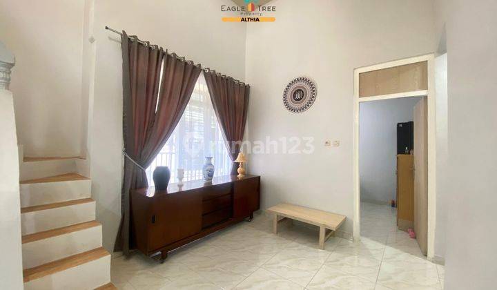 ruang tamu dijual rumah hook 1,5 lantai
