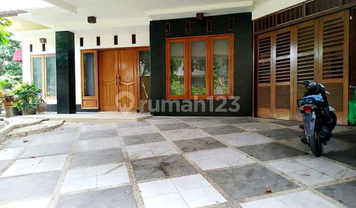 Disewakan Rumah Mewah Classic Modern Siap Huni di Bintaro 2