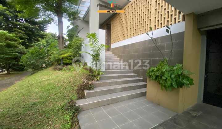 Disewakan Rumah Mewah Bagus Terawat Lingkungan Nyaman di De Park 2