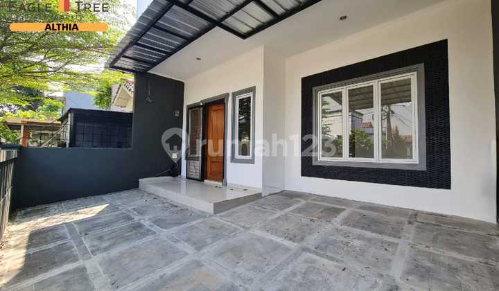 3-Story Fully Renovated House on Garden Road in Villah Melati Mas