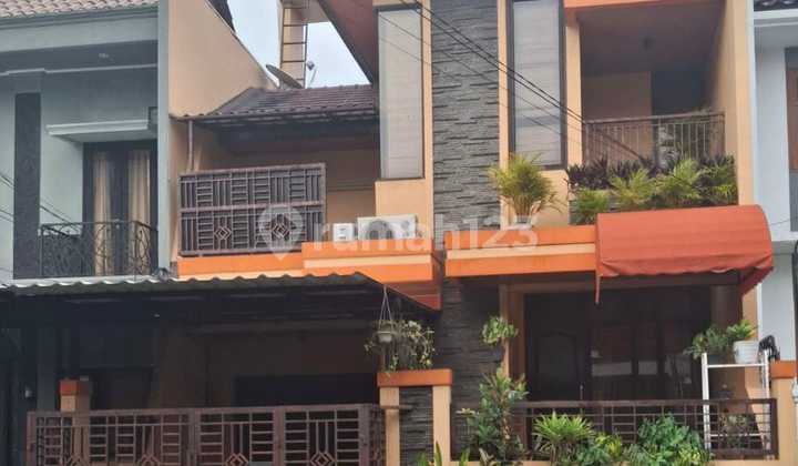 Disewakan Rumah 2 Lantai Full Furnished Lokasi di Bintaro Jaksel