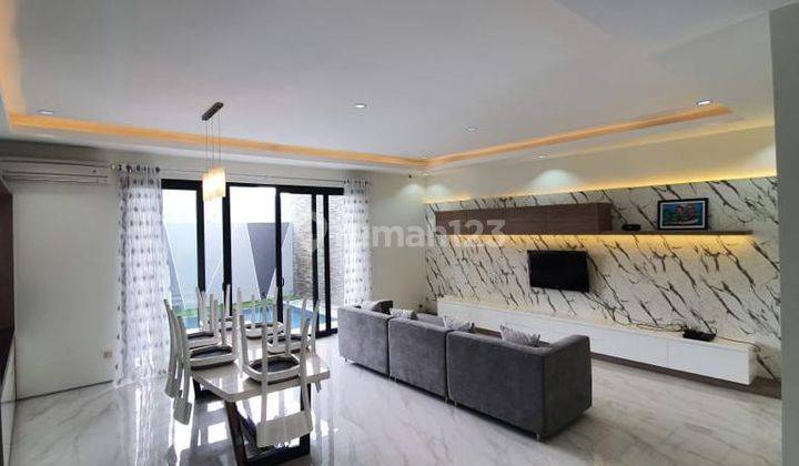 Rumah Modern Ada Kolam Renang di Candi Golf Semarang Selatan 7256 2