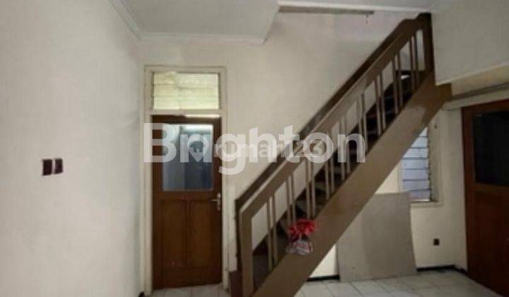 Dijual murah rumah 2 lantai letak strategis tengah kota 2