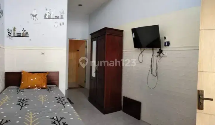 KOST PARKIR MOBIL DEPAN KAMAR 2