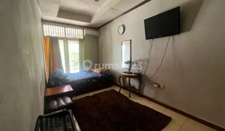 Kost termasuk listrik, air, wifi, parkir mobil dan full furnished 2