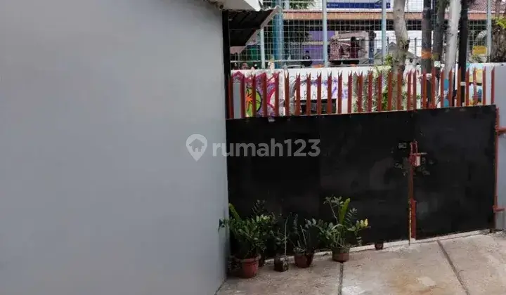 Kost Sentiong Jakarta Pusat di Sebrang Stasiun Sentiong 1