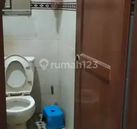 Dikosin satu kamar dan kamar mandi didalam 1