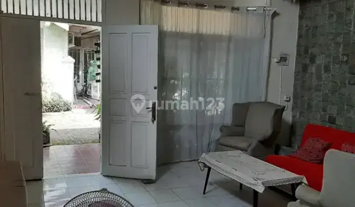 Disewakan rumah paviliun Kemang Jakarta Selatan. Akses mudah. 1