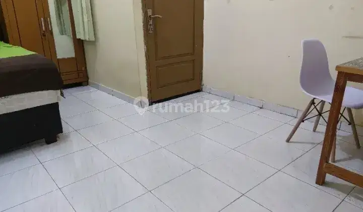 Kost kamar luas 3x6m di komplek cempakaputih 2