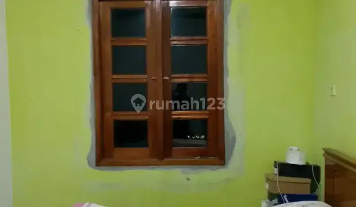 Kost putri, mahasiswi,atau karyawati. 2