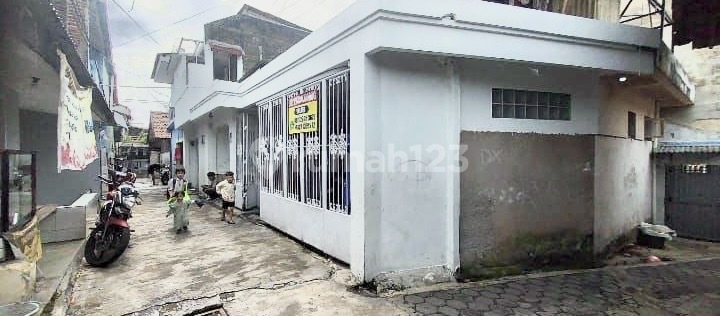 Dijual Kost di Pusat Universitas di Kota Bandung – 9 Pintu, ROI 6%+/tahun, Bisa Tambah Kamar Dijual Kost di Pusat Universitas di Kota Bandung – 9 Pintu, ROI 6%+/tahun, Bisa Tambah Kamar