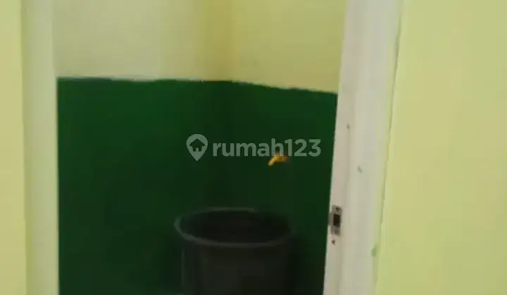 Kost putra kamar mandi dalam 1