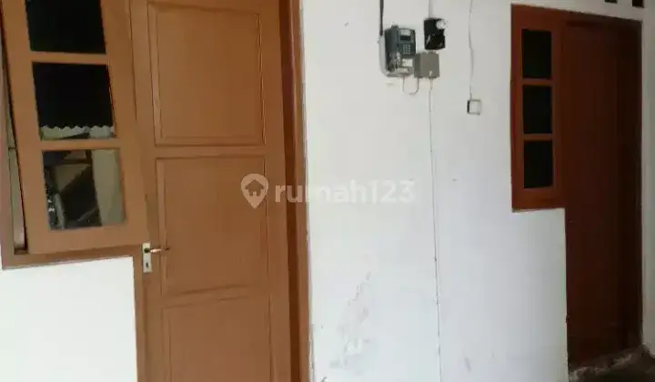 Kos Putri, sebelah timur kantor KPU Atau masjid istical 1