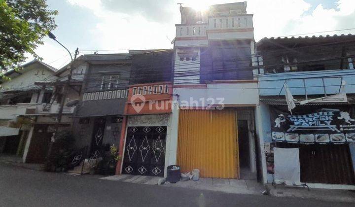 Kost Kuning Telur Palmerah Jakarta Barat 1