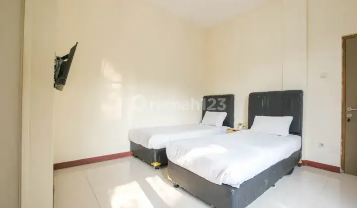 Kost Athena Syahriah Twin Bed Dekat Pasar Lama Tangerang 2