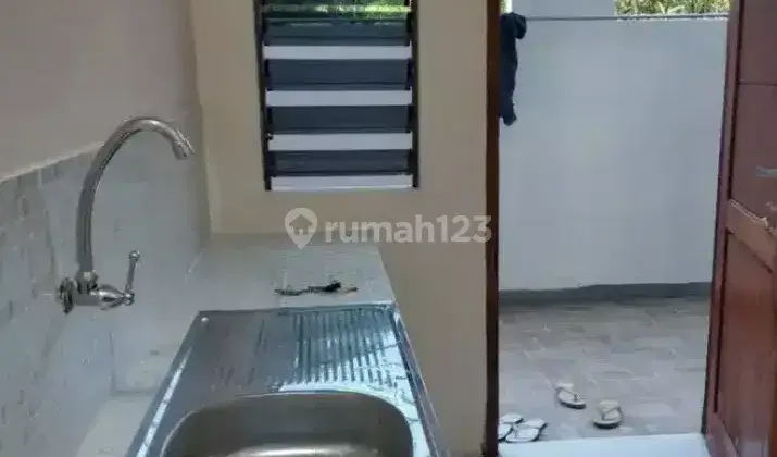 Terima kost kamar mandi dalam, dapur dalam 2