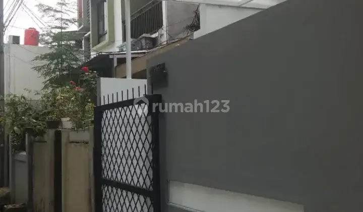 Disewakan kamar kos khusus wanita area Matraman Jakarta Timur 2