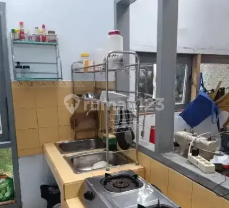 Kost rumahan only 2 rooms + water heater + sitting toilet