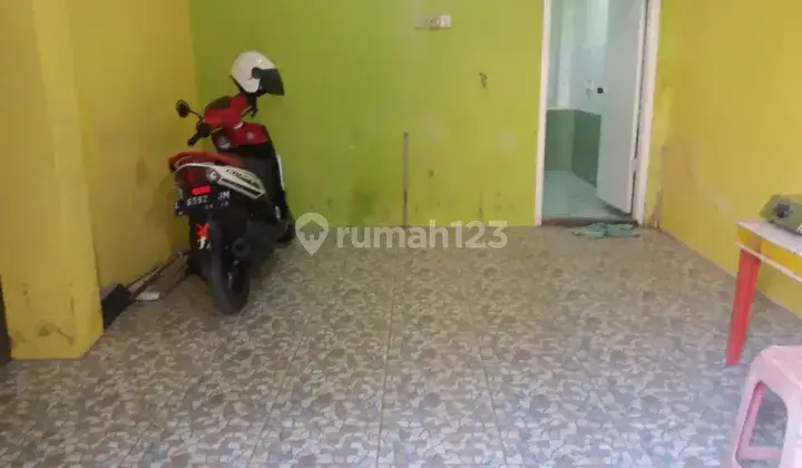 Kos Putri dekat pintu gerbang Unair Vokasi Kampus B 2