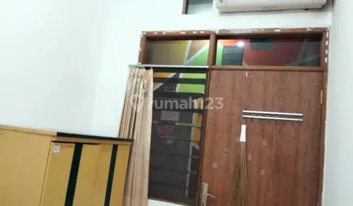 Kost Kos Putri Mahasiswi Karyawati AC Ubaya Tenggilis Kutisari MERR 1