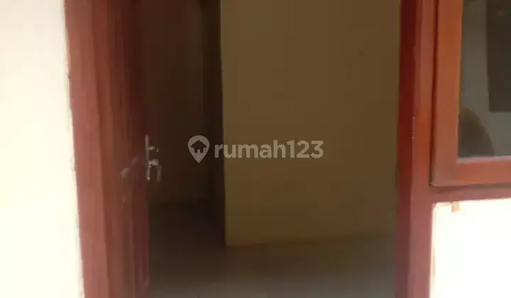 Kost Amelia 1&2 kamar mandi & dapur, ruang tamu di dalam 1