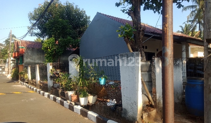 Row house. in the Griya Sasmita Serua residential area. 2