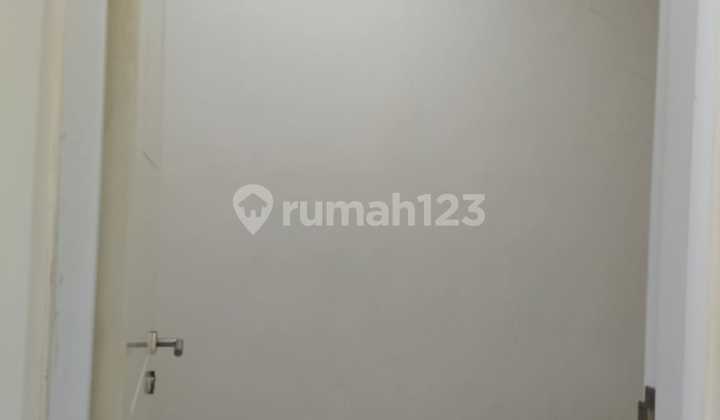 Quick sale of a ready-to-live house in Taman Kopo Indah 1, negotiable price. 2