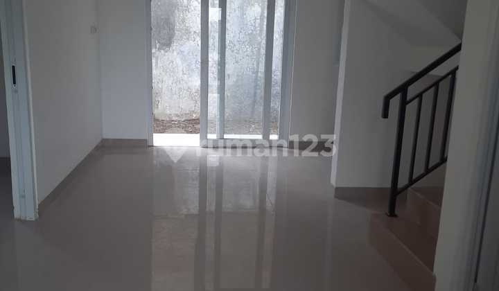 For rent new house ready to occupy in Mekarsari Regency, price negotiable.